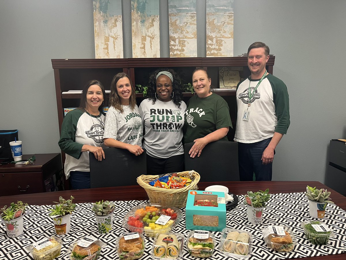 JordanNISD's tweet photo. One of the best admin teams around! #HappyAssistantPrincipalsWeek https://t.co/kZvHrJ54Ck