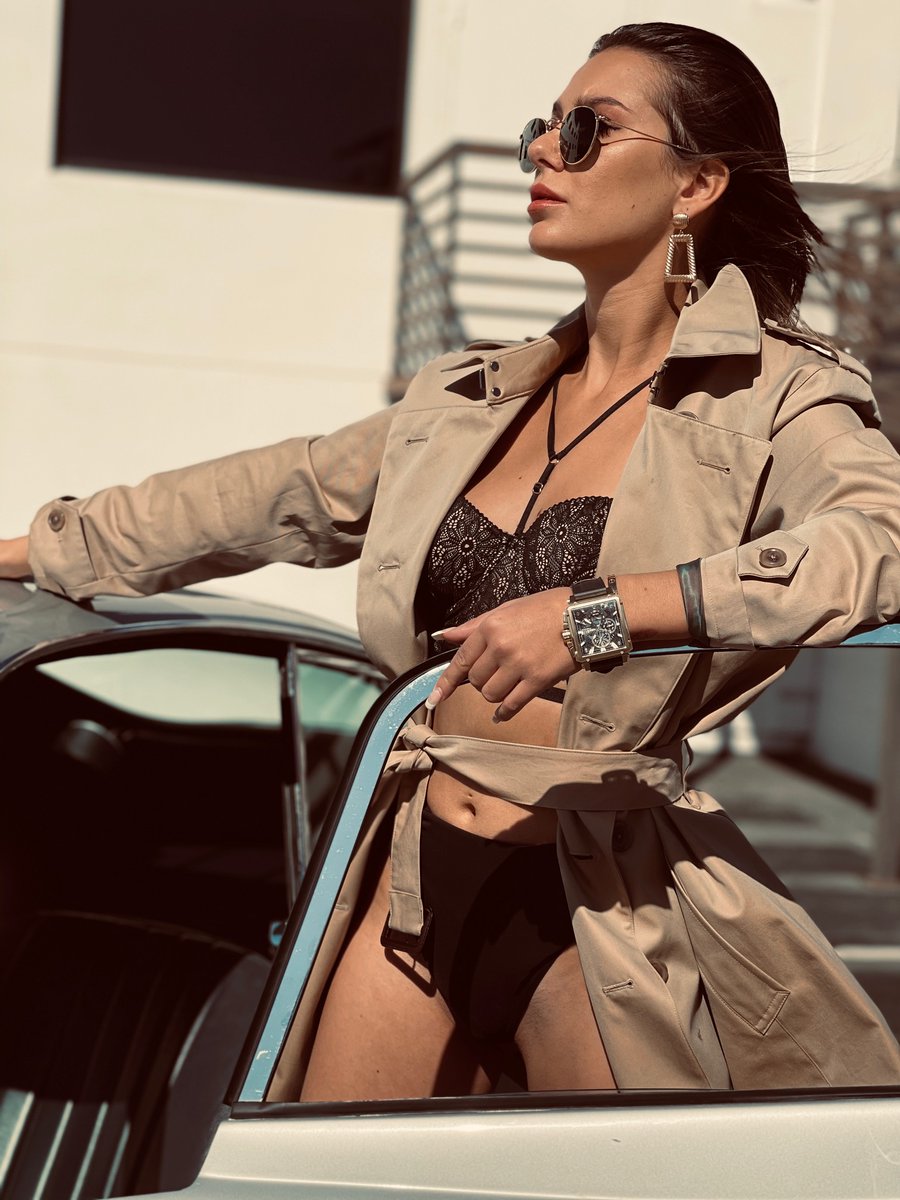 evnwatches's tweet image. Embrace the power of April with the Legend Chronograph Gold and Black watch!  Command attention with bold sophistication on your wrist. ⌚️🔥 Shop now at bit.ly/3Vog3Lf #EVNWatches #MarchStyle #LegendaryWristwear