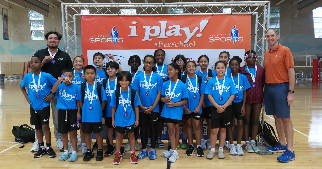 From 49 teams down to the final four, @SA_Sports 'i play! afterschool' program had its own basketball tournament today. Congrats to Adams Elem. (@HarlandaleISD) who won @HEB Wellness Cup. Hopkins Elem. (@JudsonISD) was 2nd & 3rd went to Medio Creek Elem. (@swisd).🏀🏆