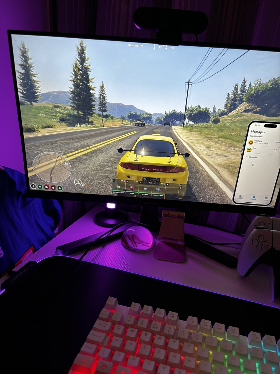 VickyBurrows's tweet image. So he messaged me on the phone in game and offered me a lift to my apartment then said he could fix my car. I also accidentally punched him as I’m still getting used to it and he forgave me lol 😂 kindness of strangers! 

#fivem #gtaserver #gaming #rp