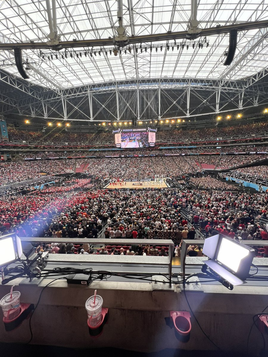 This crowd is major league in Phoenix. I see you @BoilerBall fans!