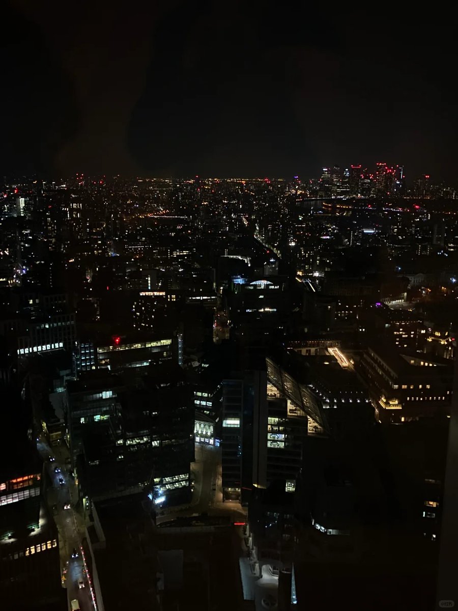 faboolousrp's tweet photo. 🇬🇧Beautiful city night view at London Sky Garden📷The Sky Garden is already beautiful during the day, but I didn’t expect it to be even more stunning at night! The scenery on the 35th floor is indeed different! https://t.co/lrL4tgCyxm