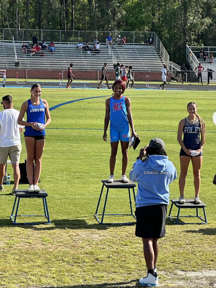 Congratulations to Kinsie Register on placing 2nd in the 300mh at The Mobile Meet of Champions! #clawsup
