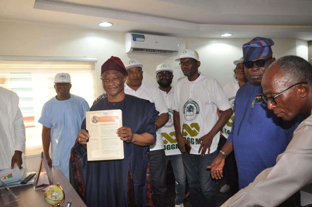 Yesterday I submitted my Expression of interest and Nomination forms at our Party APC National Secretariat Abuja alongside my Campaign Team. I believe it is time we take Ondo state to a higher level. I am ready serve my people as Governor of Ondo state.
