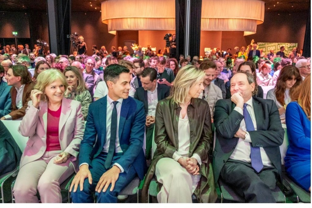 D66, u weet wel de partij die dag in dag uit jubelt over diversiteit en inclusiviteit, hield vandaag haar (m/v/x) congres.
Wat valt u op ?
#ral9010 #D66Congres