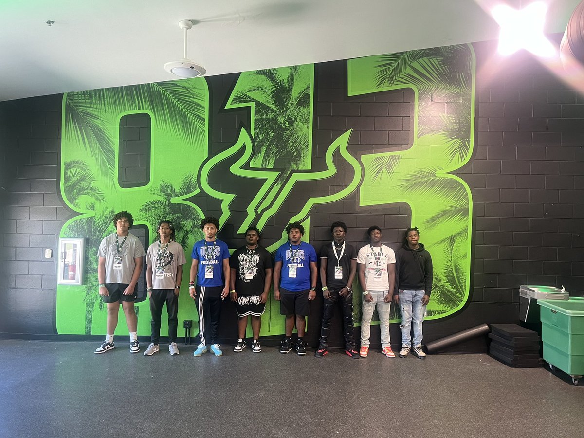We were at it again! Recruiting and exposing these kids never stop! The boys enjoyed USF. I really appreciate one of the players taking time to drop some knowledge to the kids. #Exposure #SebringBlueStreaksRecruiting #UpholdTheStandard
