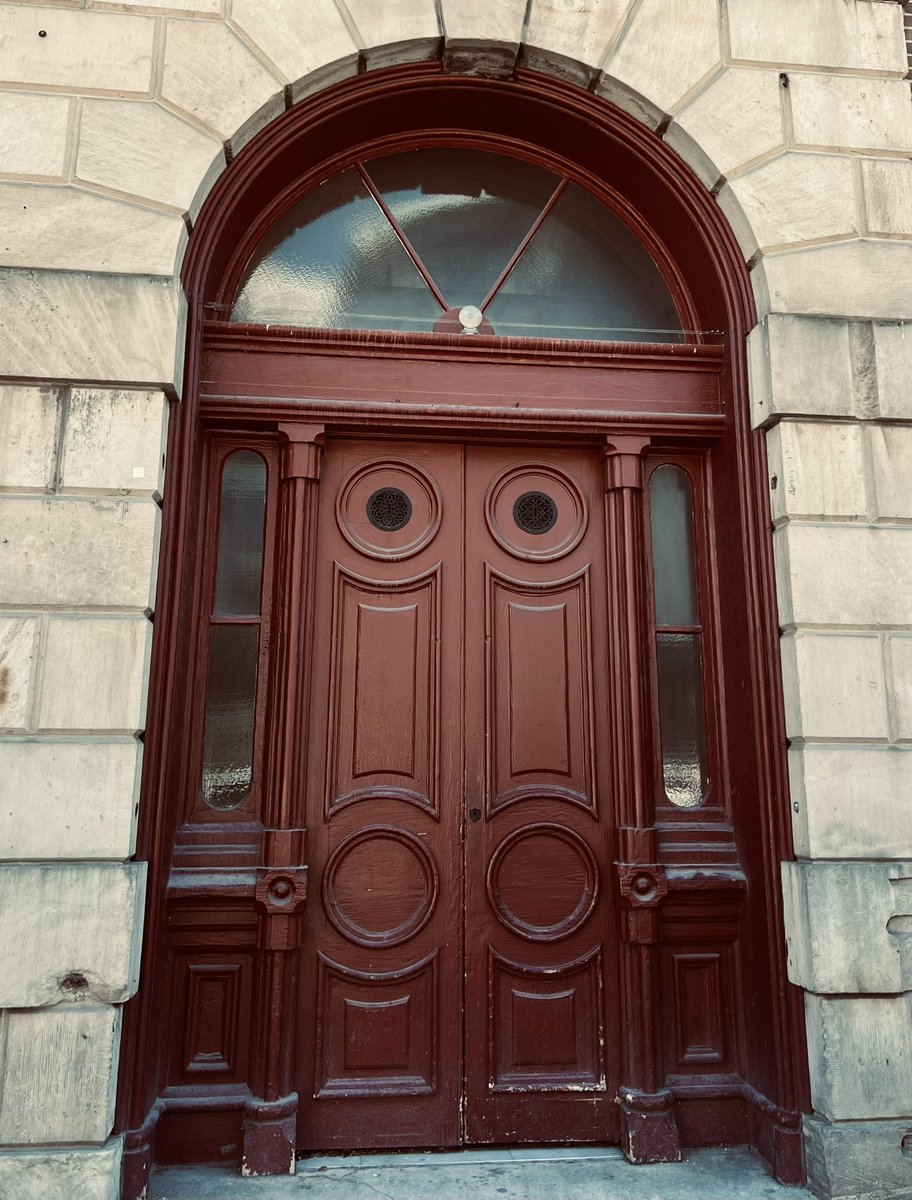 #sundayvibes #photograph #photographer #quotes #photography #photographers #photo #photographie #tree #door #beautiful #quote #citation #weekend #growth 📸 Old doors close so new ones can open. Transformation requires growth.✨