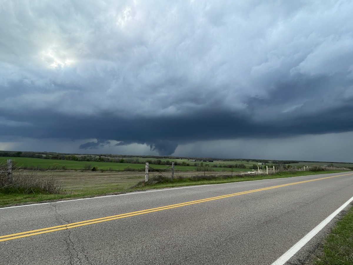 Supercell by Blanchard, OK getting a more impressive now. Wall cloud very low. #okwx @NWSNorman