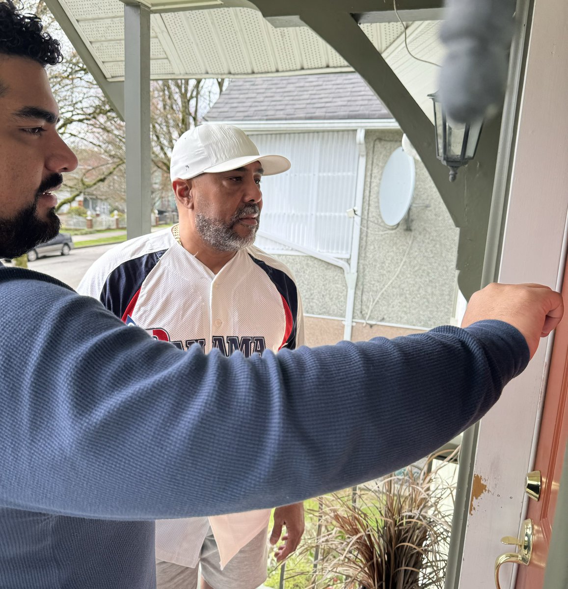 Burnaby North-Seymour is ready for a Prime Minister @PierrePoilievre! We had a great group of dedicated volunteers at the doors sharing our @CPC_HQ message: 🪓 Axe the Tax 🏠 Build the Homes 💰 Fix the Budget 🛑 Stop the Crime #CommonSenseCanvass