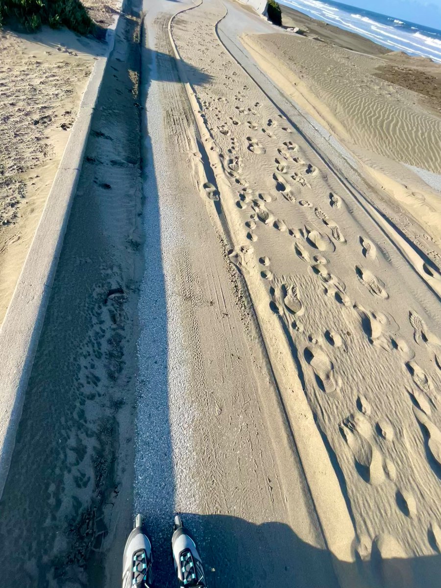 Windblown sand may make this road impassable for cars, but not for roller blades 🙃🛼 #GreatHighway