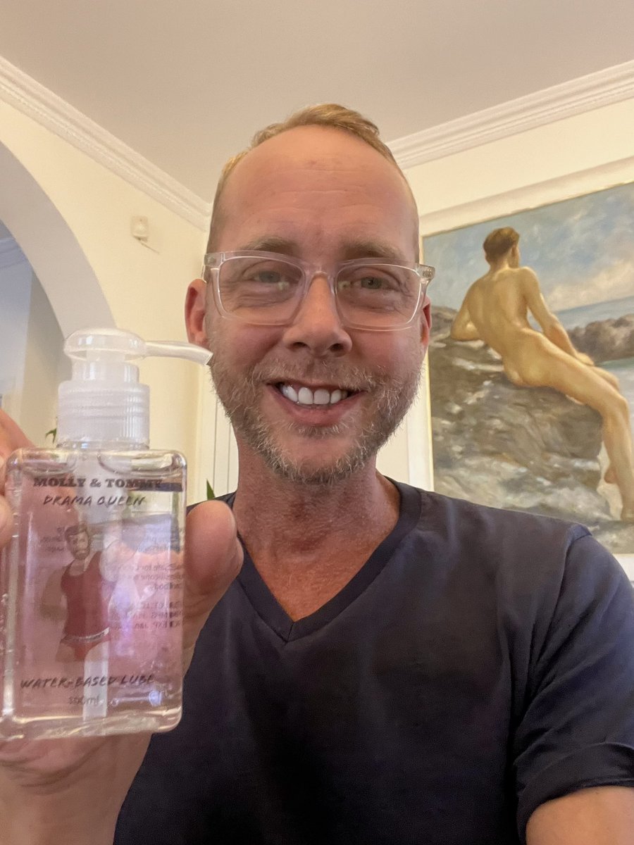 Loving my new @MollyandTommy1 Drama Queen water based lube that is launching next week. It comes in 100 ml so you you can travel with it, and 280 ml for those that need a lot of lube 😀