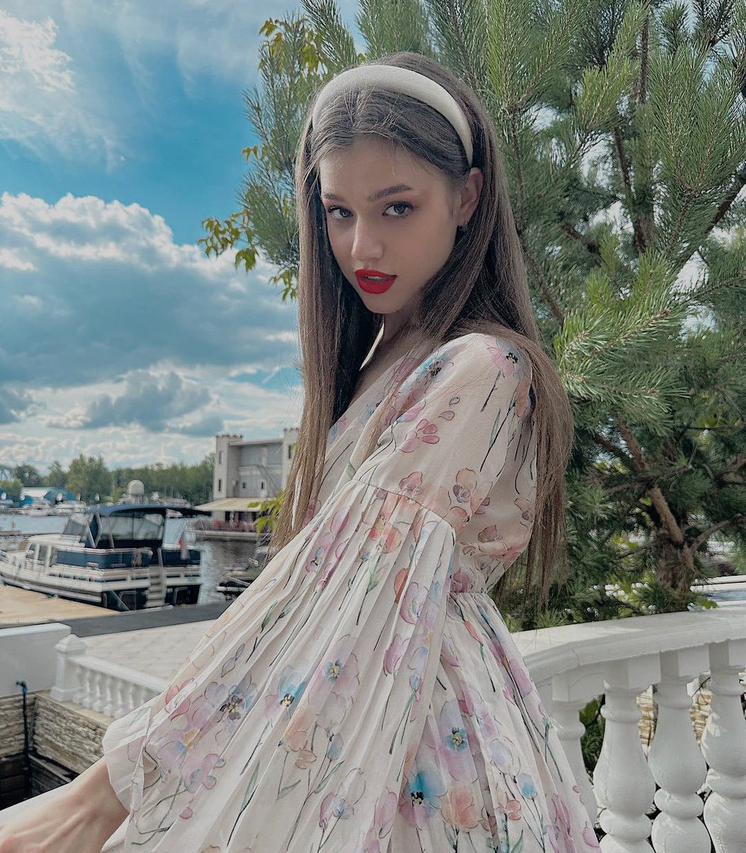 raiseyouvoice's tweet photo. ㅤ                                  ｡ﾟ you can see she's a beautiful girl 🌸
                      • #SpringBallSOG https://t.co/gmkhz6HIZs