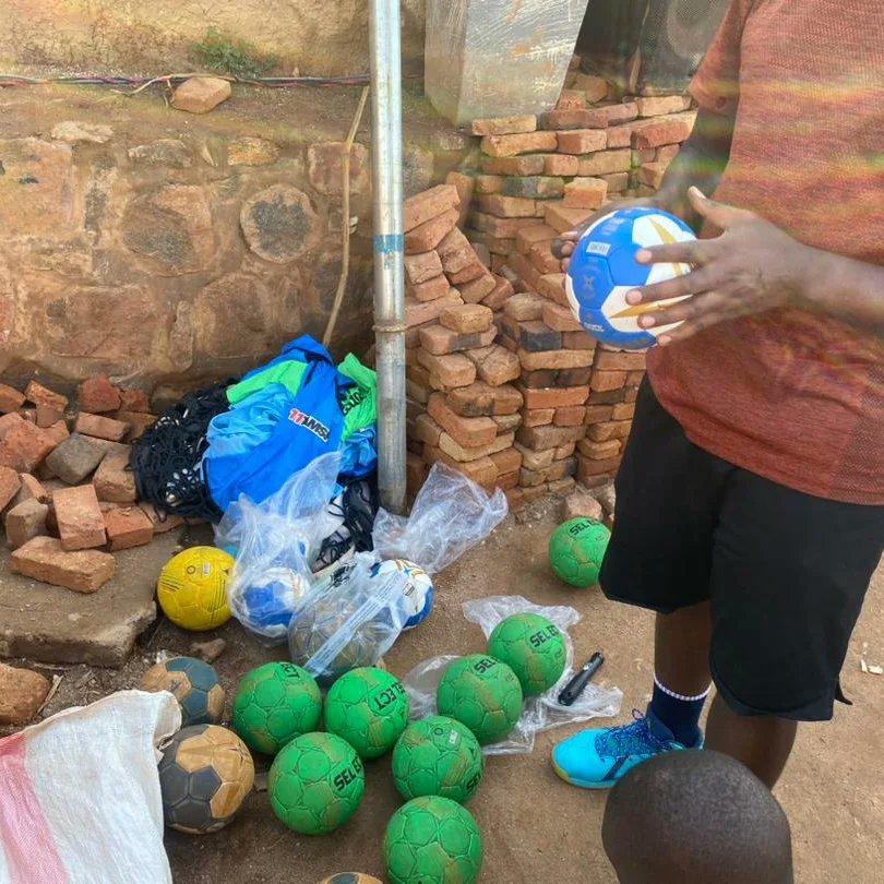gorillashcRWA's tweet photo. Today at the OASIS SPORTS CENTER a GHC wing, in Gasanze we celebrated the International Day of Sport for Development and Peace through small games organized with local community members. Children enjoyed different sessions through Handball, Mini-Football, Volleyball, Basketball, https://t.co/QJG12BIT36