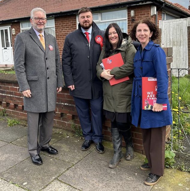 Great to campaign for @ChrisPWebb on the #LabourDoorstep today (here with @Peter_Dowd and @annamainwaring). Chris is already doing great work for the community - and he’d be the first MP from Blackpool to represent Blackpool South in sixty years if elected 🌹 #VoteLabour