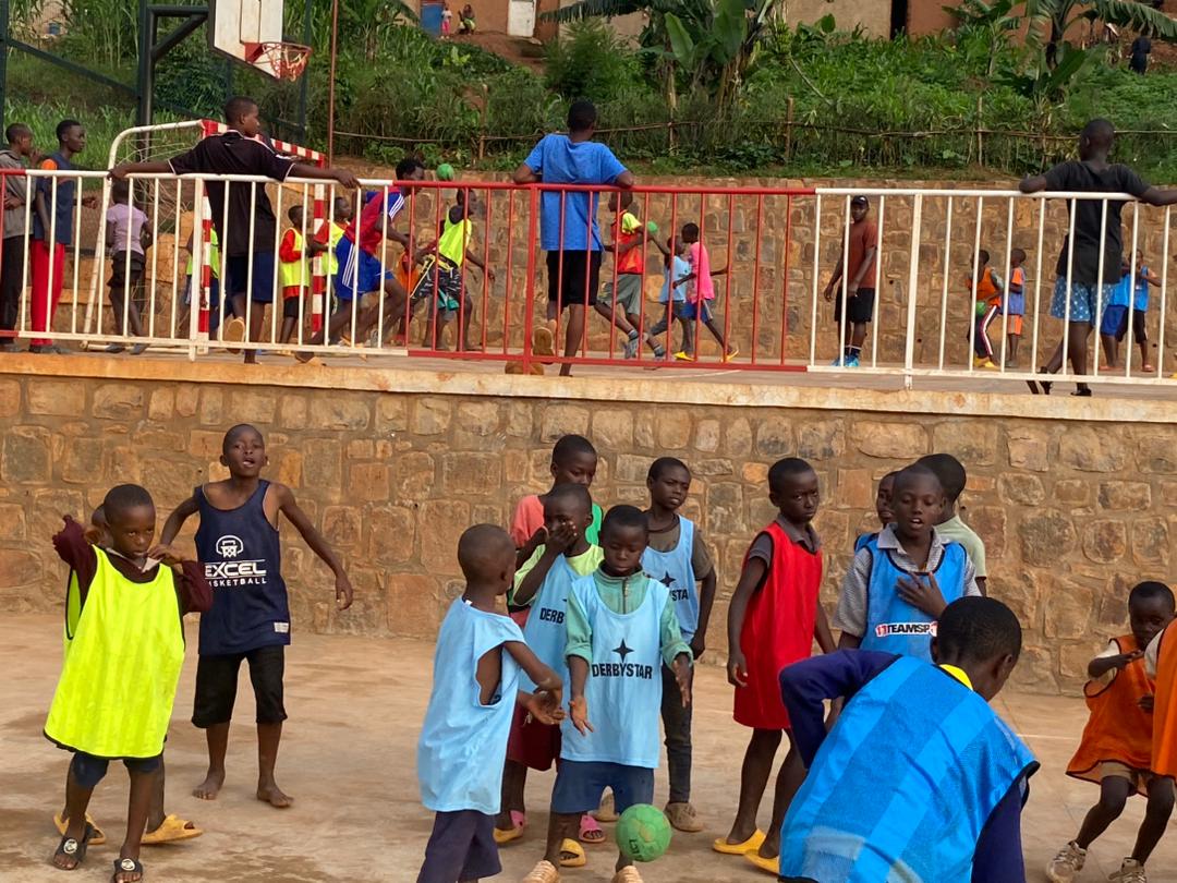 gorillashcRWA's tweet photo. Traditional and Modern Dance  as well Dodgeball.

Special thanks to @neverplayone,@oneteam and @FerwahandRwanda for their valuable contribution on this day.

We also take this opportunity to thank our members, community members,friends of Handball for their support. https://t.co/U6pzog5qAQ