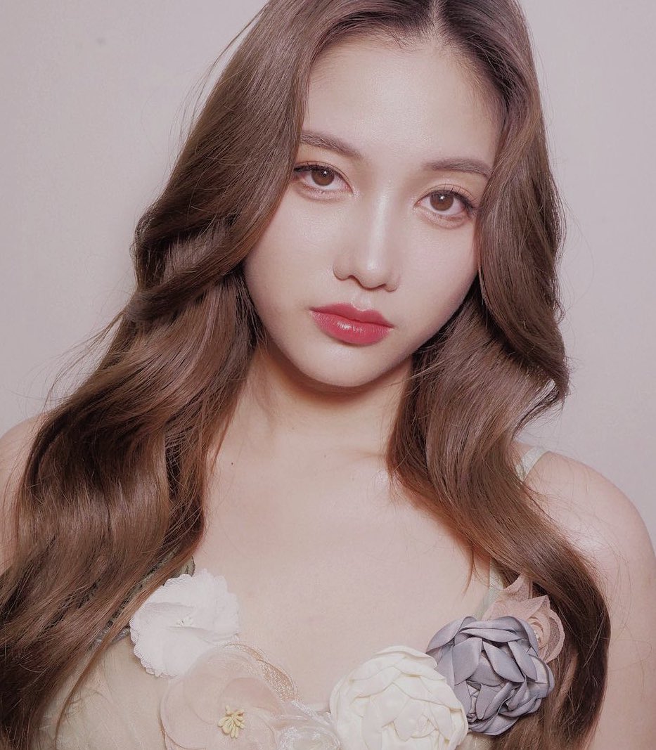 dcvika__'s tweet photo. ㅤ                    ⋆┈┈｡ﾟ𝓔𝓿𝓮𝓷 𝓶𝔂 𝓭𝓪𝓻𝓴𝓷𝓮𝓼𝓼 
                  𝓼𝓱𝓲𝓷𝓮𝓼 𝓯𝓸𝓻 𝔂𝓸𝓾 🌷
                       #SpringBallSOG https://t.co/0tuix3rUZ9