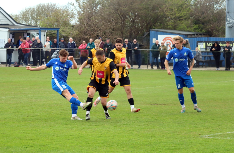 Selsey v Banstead Ath Action 3