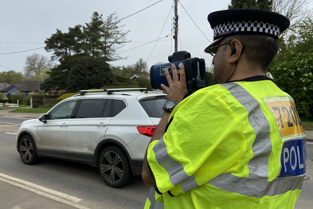 We talked to residents & business owners in our rural parishes today with @EPRural and @EPSpecials. Officers conducted Speed 100 checks where you've told us there are speeding issues. They issued several fixed penalty notices for excess speed. #ProtectingAndServingEssex