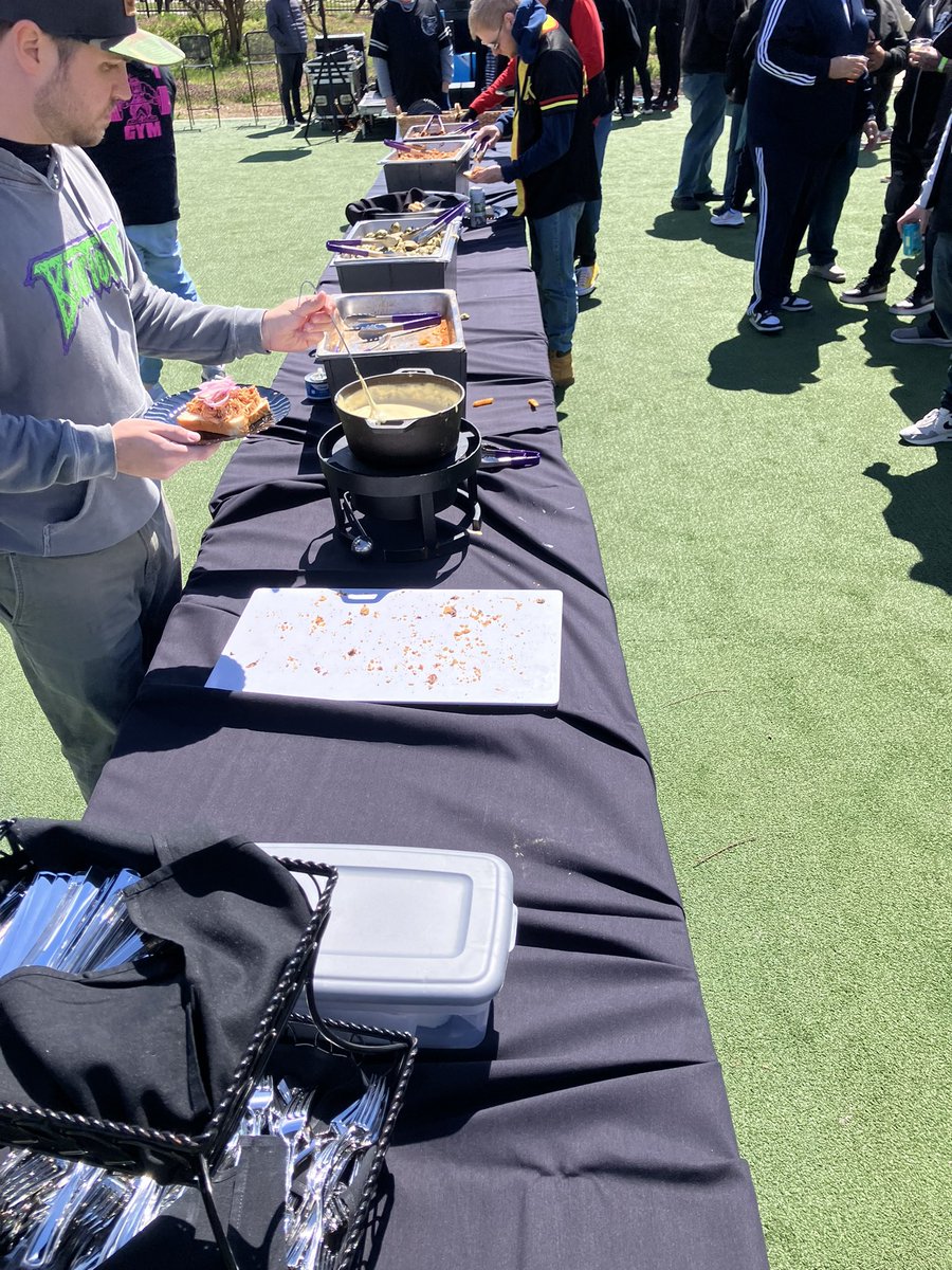 This is the Fyre Fest of tailgates. <a href="/JimmysSeafood/">Jimmy’s Famous Seafood</a> <a href="/TheTailGOAT/">The TailGOAT</a> <a href="/MojoMuhtadi/">Dean “Mojo” Muhtadi</a> <a href="/mandysacs/">Mandy</a> #WrestleMania #wwe