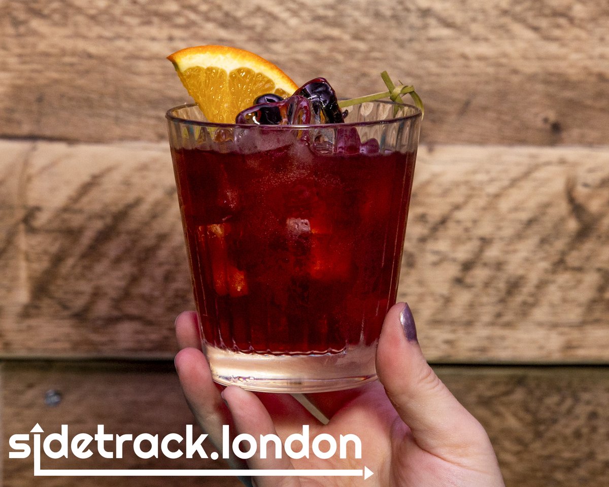 🍸#Drink: Bourbon Bakewell with Woodford Reserve Bourbon, Disaronno, Campari and Luxardo Maraschino Cherry at @junkyardgolf in #Camden @thisistwist #camdenmarket #london #cocktail #cocktails #londoncocktail #londoncocktails #drinks #drinkspotting #londondrink #londondrinks