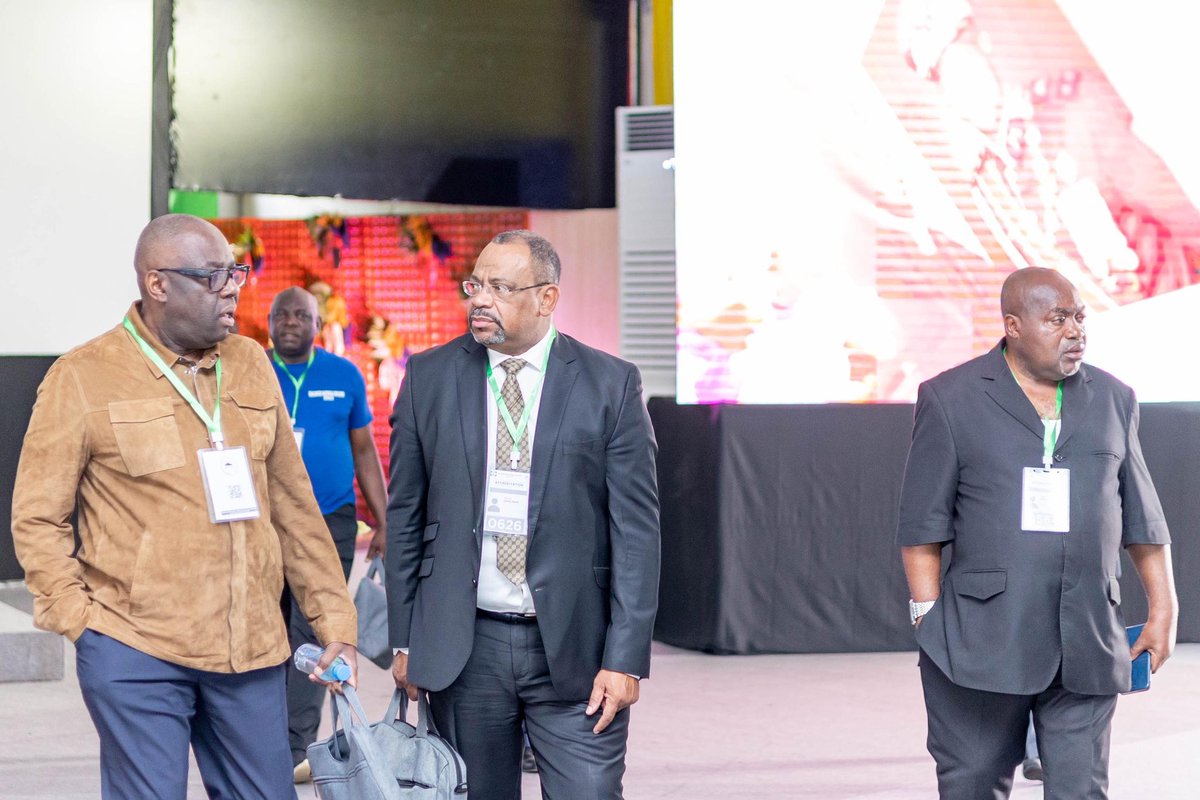 PrnGabon's tweet photo. [ LE DIALOGUE BAT SON PLEIN]

Aujourd'hui, au Stade d'Agondje, les formations des 600 représentants qui représenteront les différents secteurs, continuent pour les assises prévues pour le 08 Avril 2024.
.
.
Ensemble, construisons !

#PRNGabon #CTRI #DialogueNational #Gabon https://t.co/6UpQjkYniF