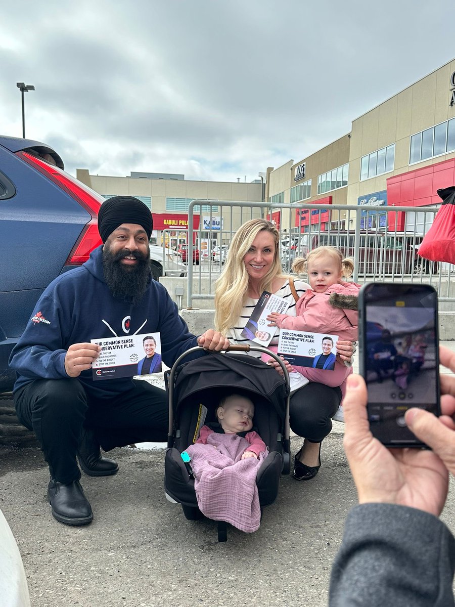 jasrajshallan's tweet image. More than 100 common sense Conservatives came joined @Webber4Confed and I to doorknock NE Calgary to help make @PierrePoilievre the next Prime Minister of Canada. 

Calgary NE wants us to Axe the Tax, Build the Homes, Fix the Budget and Stop the Crime. 

#CommonSenseCanvass…
