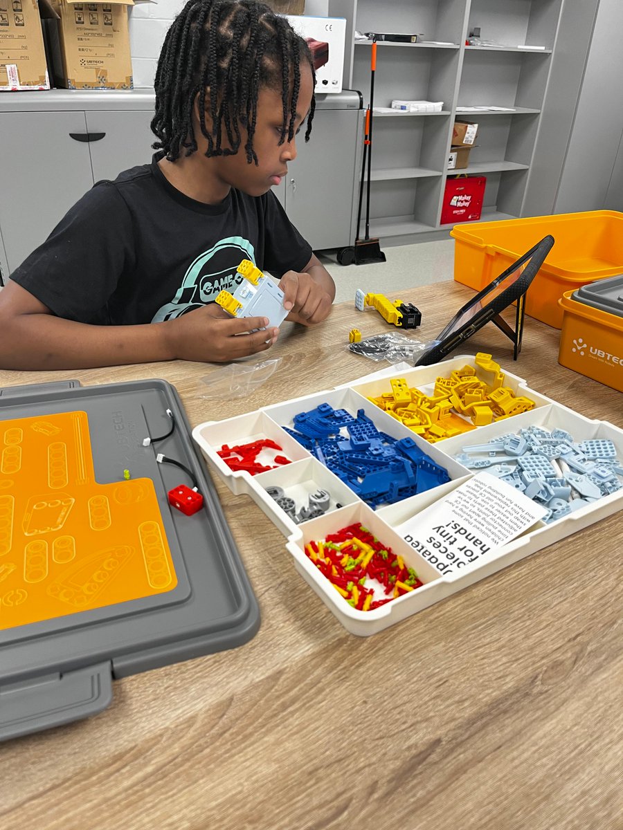 TeqProducts's tweet photo. Students at West Point SD created their own futuristic field day with the Robotic Field Day iBlock, using robots from UBTECH as their Olympic athletes! Learn more about #iBlocksPBL and iBlocks Online, our new digital #PBL platform: https://t.co/CjzqRtxtQg #STEM #edchat #edtech https://t.co/h7Fv7Mt8IT