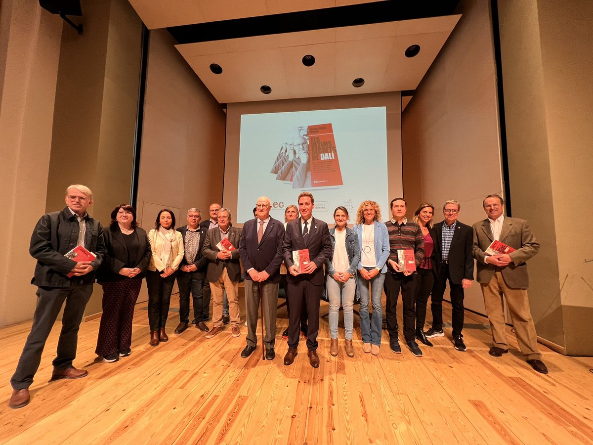 ajfigueres's tweet photo. Avui s’ha presentat a l’Auditoti dels Caputxins el llibre “Els últims secrets de Dalí” de @JosepPlaya amb l’exalcalde Marià Lorca, editat per @GrupGavarres 

#Figueres https://t.co/wj9YEZ6y1j