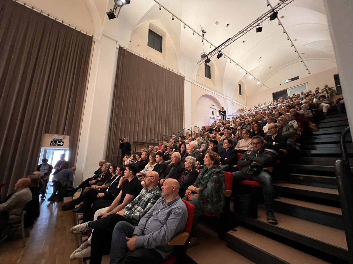 ajfigueres's tweet photo. Avui s’ha presentat a l’Auditoti dels Caputxins el llibre “Els últims secrets de Dalí” de @JosepPlaya amb l’exalcalde Marià Lorca, editat per @GrupGavarres 

#Figueres https://t.co/wj9YEZ6y1j