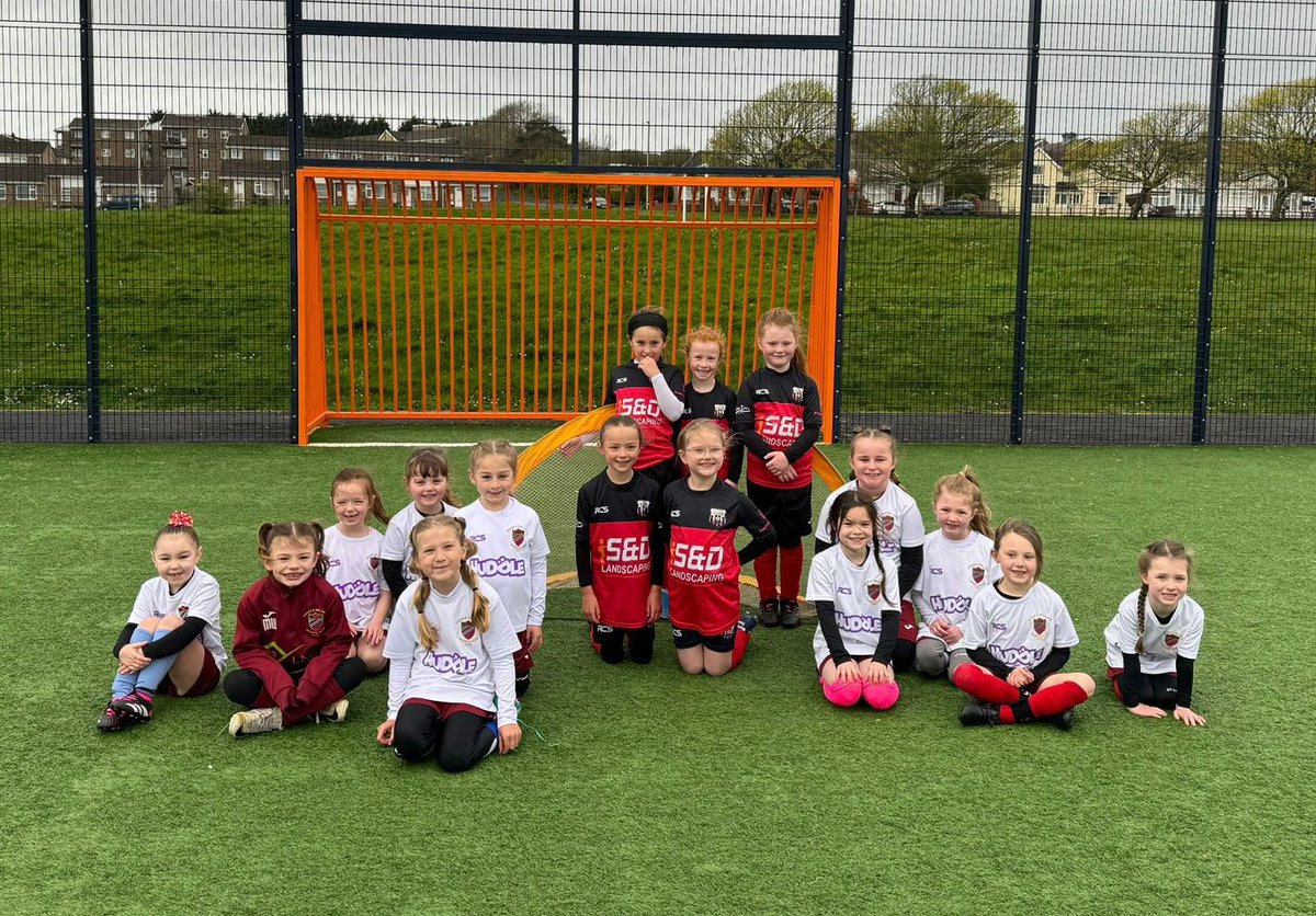 1st game for our U7 girls this morning at Cruyff Court. Big thanks to @llangennechafc for the run out and thanks to Llanelli Town Council for use of this fantastic facility which has helped develop the girls section of our club. We now have girls at under 7, 8, 9, 10, 11 and 12s