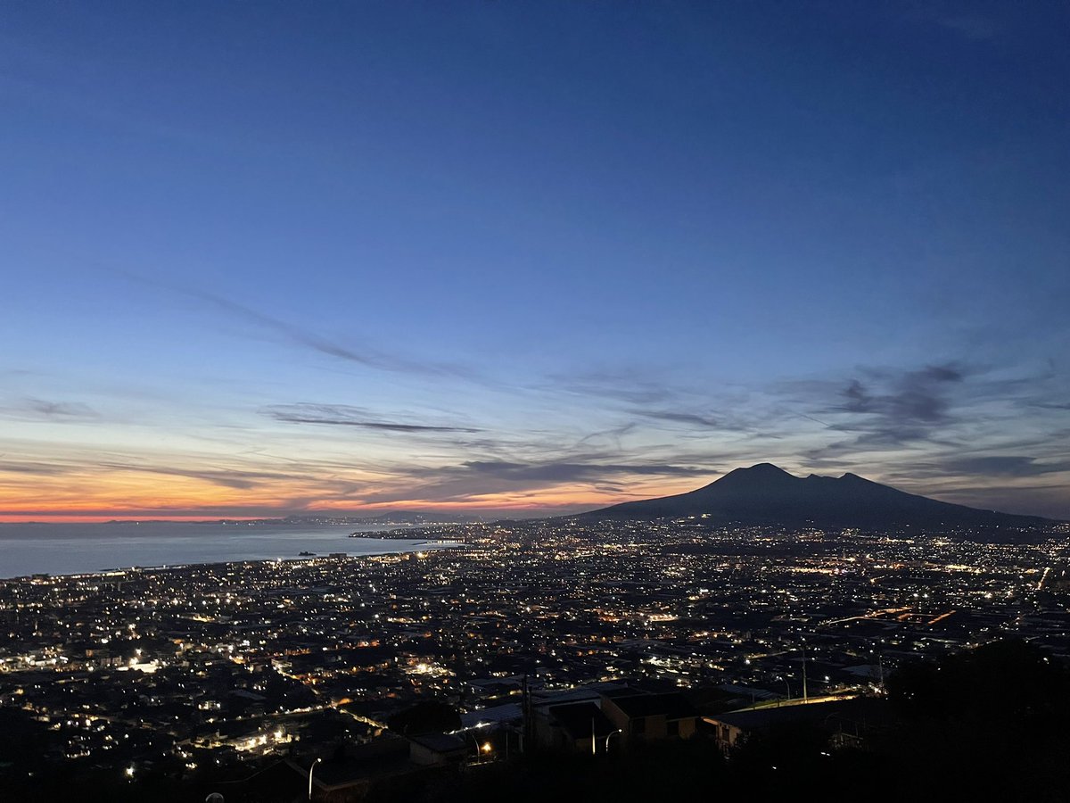 InserraMichele's tweet image. Basta aprire la finestra per trovarsi il Paradiso di fronte…
#Napoli #campaniadavivere #panorama #lagrandebellezza #Vesuvio #vesuviocoast #napolinelcuore #golfodinapoli #naples #napolinelcuore #naplesitaly #napolidavivere