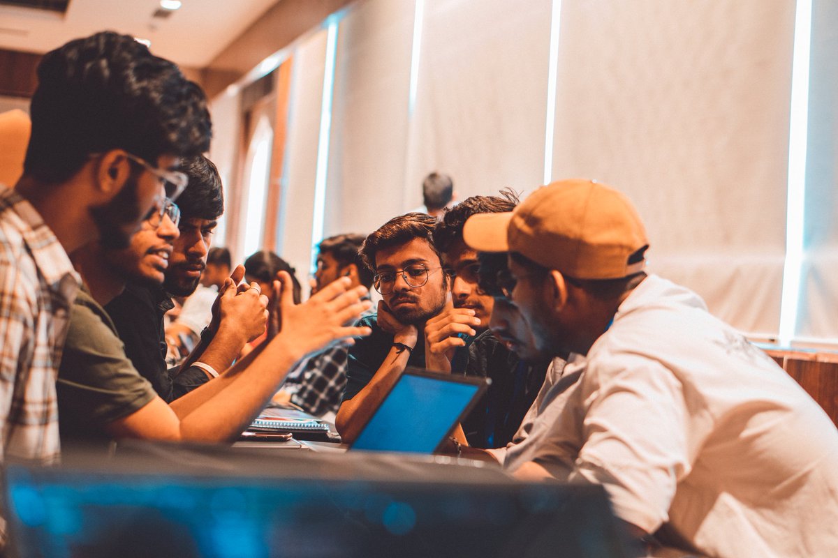 🔥 Day 1 of the MANTRA RWA-Focused #Hackathon wraps up with great ideas, impressive prototypes, and close collaborations!

Gearing up for Day 2 as we continue to explore visionary concepts for #RWA on the <a href="/MANTRA_Chain/">MANTRA | The EVM L1 for RWAs</a>!