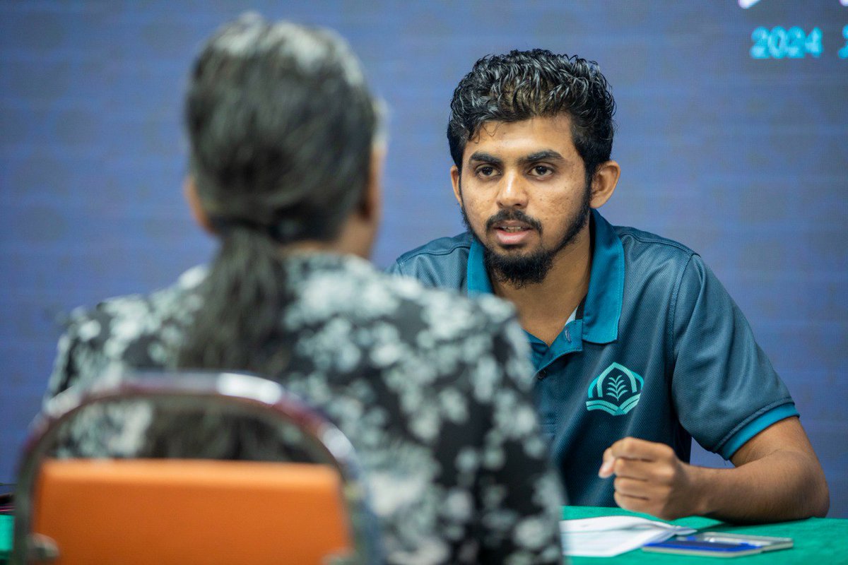 ZakatHouseMv's tweet photo. ފަޤީރުންނާއި މިސްކީނުންގެ މާލޭ ދަފްތަރުގައި ހިމެނޭ އާއިލާތަކުގެ ތެރެއިން ފުދުންތެރިކަން އެންމެ ކުޑަ 50 އާއިލާއަށް ޒެޓާ އެންޓަރޕްރައިޒަސްގެ ފަރާތުން ހަދިޔާކޮށްފައިވާ ބީ.އެމް.އެލް ގިފްޓް ކާަޑު ދިވެހިރާއްޖޭގެ ޒަކާތު ހައުސްއިން އާއިލާތަކާ ހަވާލުކުރުން.
@ZettaEnt #ZakatHouseMv https://t.co/cIaSgfTVPL