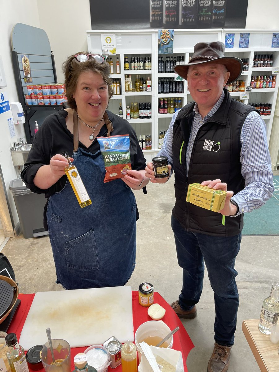 Look 👀 who I met today The 1️⃣ & only @paula_mcintyre We were at @ColemansGC #Templetatrick and decided to fly the flag for local @TasteCauseway members including @broightergold @GlensOfAntrim @ballyrashane @irishblackbutter #workingtogether #collaboration #synergy #food