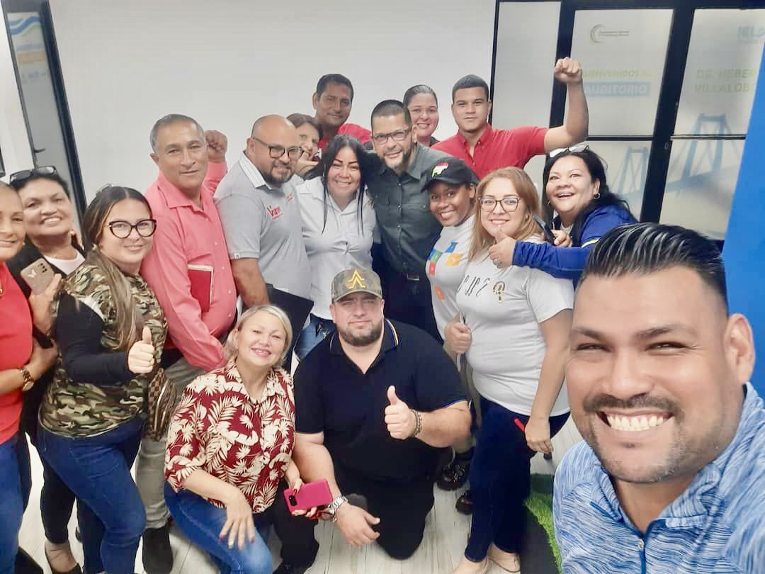 Reunión Organizativa de las fuerzas revolucionarias rumbo a la gran victoria de nuestro Pdte. <a href="/nicolasmaduro/">Nicolás Maduro</a> <a href="/mazo4f/">Con el Mazo Dando</a> <a href="/dcabellor/">Diosdado Cabello R</a> <a href="/PsuvzuliaApc/">PSUV Zulia</a> <a href="/PartidoPSUV/">PSUV</a> <a href="/pedrocarreno_e/">Pedro Carreño</a>