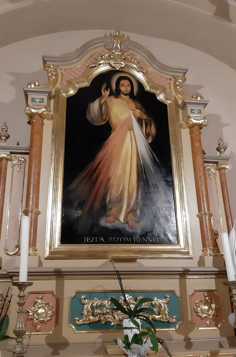 Modern painting of the #DivineMercy on a baroque side altar in the parish church of Kiskunfélegyháza, on the Great Hungarian Plain. #DivineMercySunday