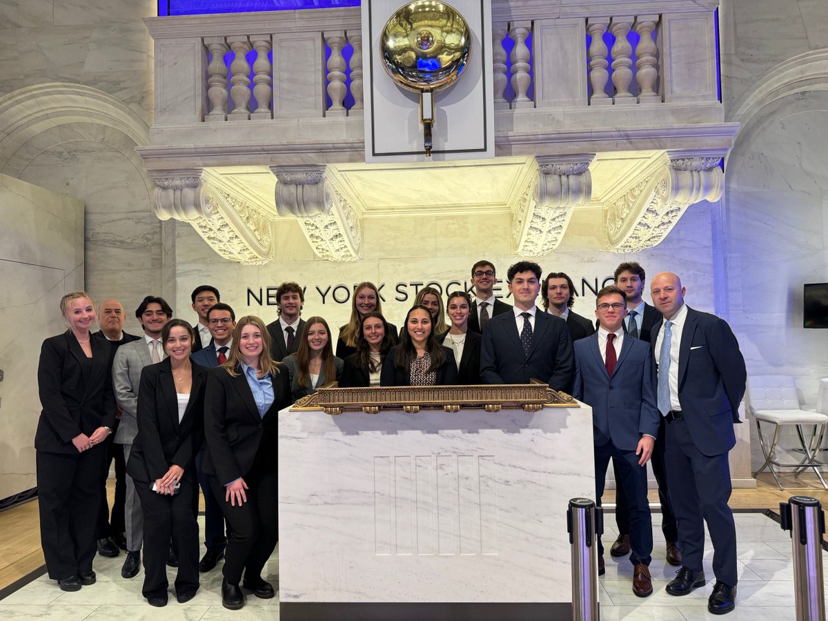 On 4/3, students in the @FordhamGSB Integrated Learning Community for Global Business, toured the @NYSE w/@JayWoods3 FCRH’82, chief global strategist @_FreedomCapital & NYSE executive floor governor. They learned about the history of the NYSE and witnessed the closing bell.