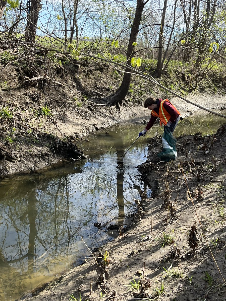 OFHSfootball's tweet photo. We loved participating in the @SaintCharlesMo Stream Clean again this year! We have an awesome community. GO EAGLES! @OFR5_Activities #OFPride #winHERE https://t.co/hVuBcdO6t9