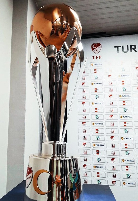 Ortada bir kupa varsa talibi değil Sahibi Galatasaraydır. ❤️💛🏆
#GSvFB
#AsKadroUrfaya
#DelikanlıFenerNerdesin