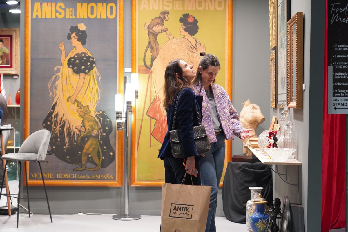 AntikAlmoneda's tweet photo. ¡#AntikAlmoneda2024 abre sus puertas en @IFEMA!

Disfruta de 9 días llenos de arte, gastronomía y cultura con más de 80 almonedistas y galeristas.

Revive los años 80 con música, exposiciones y objetos vintage en #LaCápsulaAntikAlmoneda.

📆 6 al 14 ABR
🎟️ https://t.co/D0hnc2UWFd https://t.co/ZbVitaKsVi