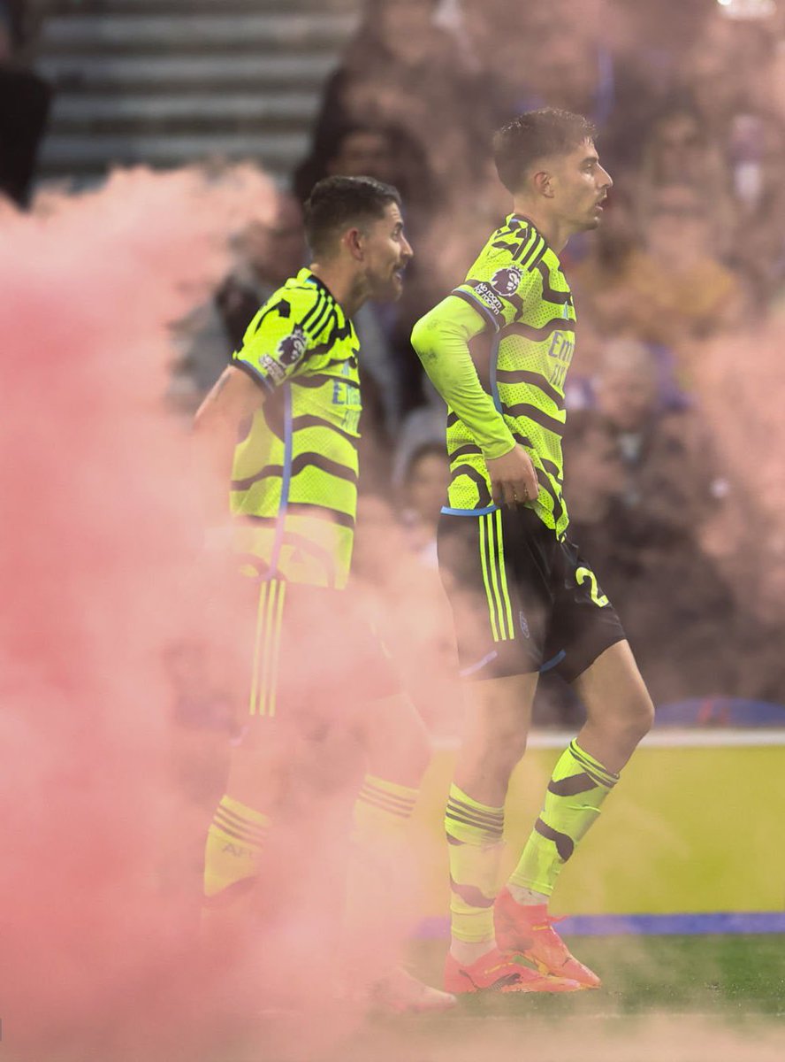 ArsenalN7's tweet image. ⚽️ Calling all Arsenal fans, let’s celebrate our excellent Premier League win today by following each other. REPOST and drop your handles now for huge gains. COYG ⚪️🔴