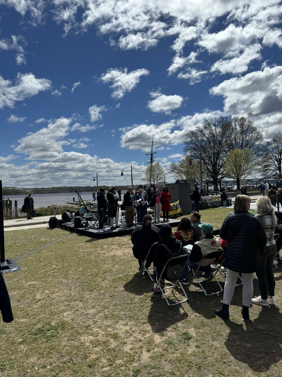 Happy 275th Birthday, City of Alexandria! Great seeing Mayor Justin Wilson, @C_Herring, and many others! @AlexandriaVA @AlexandriaVAGov @AdamEbbin @ssurovell Also was able to board The Providence and learn about Alexandria’s history!