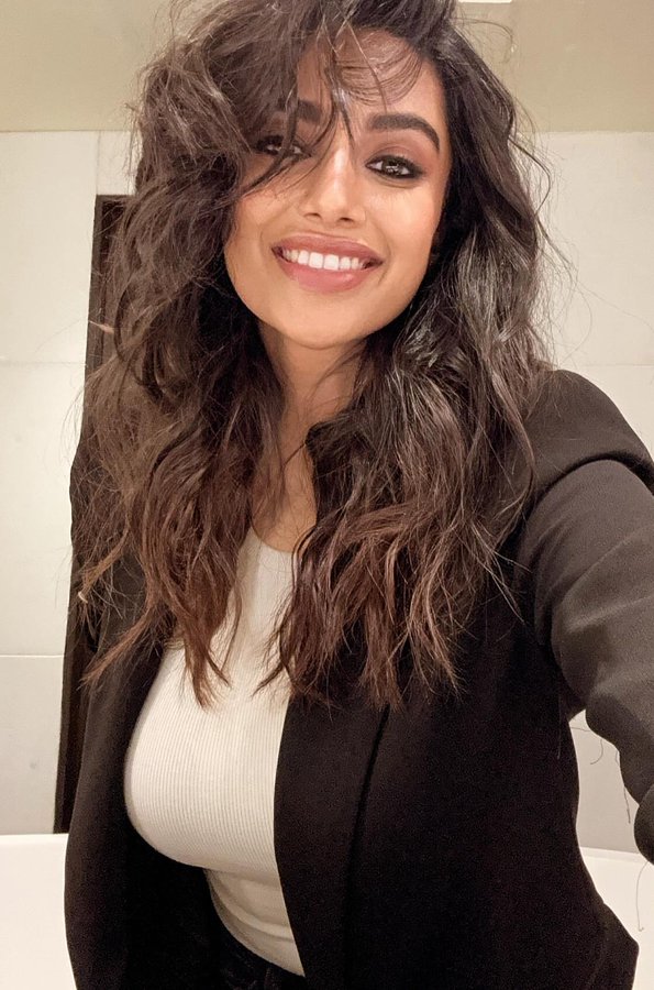 GKgHi4mXIAAIF3b?format=jpg&name=900x900