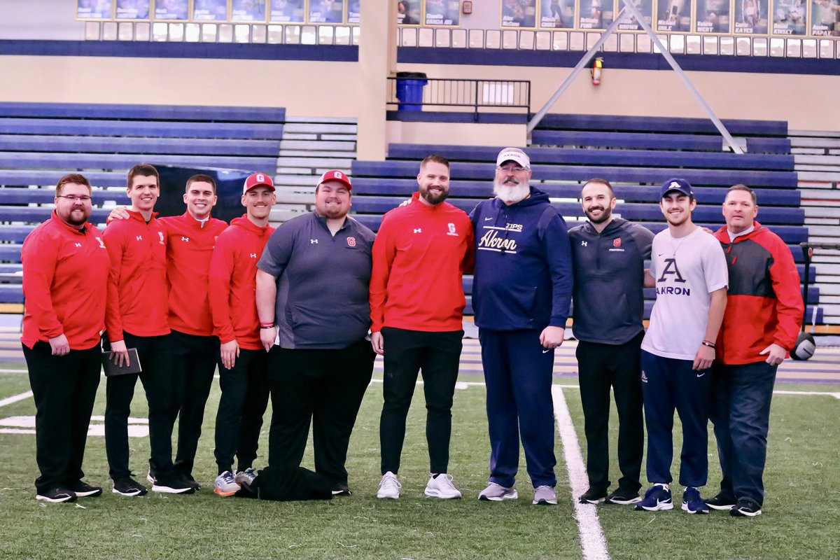 Awesome to host @GCC_FB staff for Spring Practice #6. Tremendous message shared by @CoachDiDonato about the Value of Vision: 1. Keeps you Focused, 2. Keeps you Fueled, 3. Helps you Finish. From 0-33 to 2023 @PAC_Athletics Champs + @NCAADIII #8 Rank. Keep Building 🧱x🧱