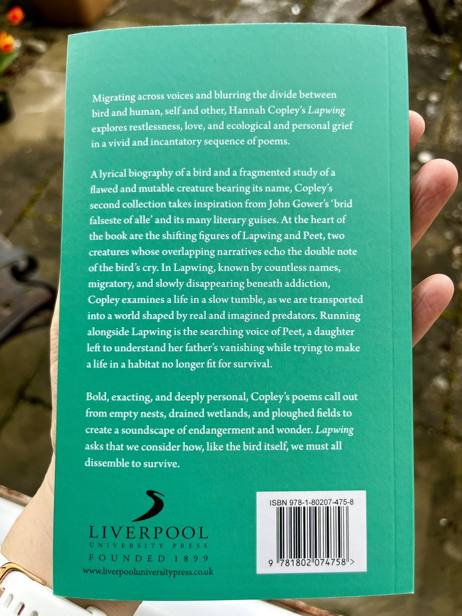 A Lapwing among the tulips 😍. Pre-release copies are out in the world and I’m honestly pretty emotional about it. Thank you 💚 @DerynRJ 💚& the @LivUniPress team for everything 💚- being a @PavilionPoetry poet is a dream. To pre-order Lapwing: poetrybooks.co.uk/products/lapwi…