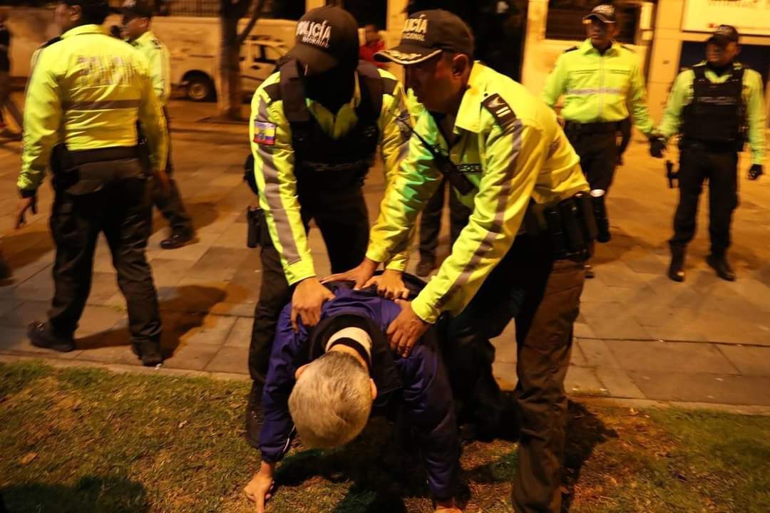 CHARLIE_2071's tweet photo. @owornat Lo dije en su momento, este gobierno nos llevará al conflicto internacional. Esta imagen pasa a la historia como el resultado de incompetencia diplomática y altanera de esta #TransformaciónDe4ta.
#TalCuack #YaSeVan #PeligroParaMéxico #teamointernet #wtf #SeasMamón #NoMames #4T https://t.co/tBnJDN4LiL