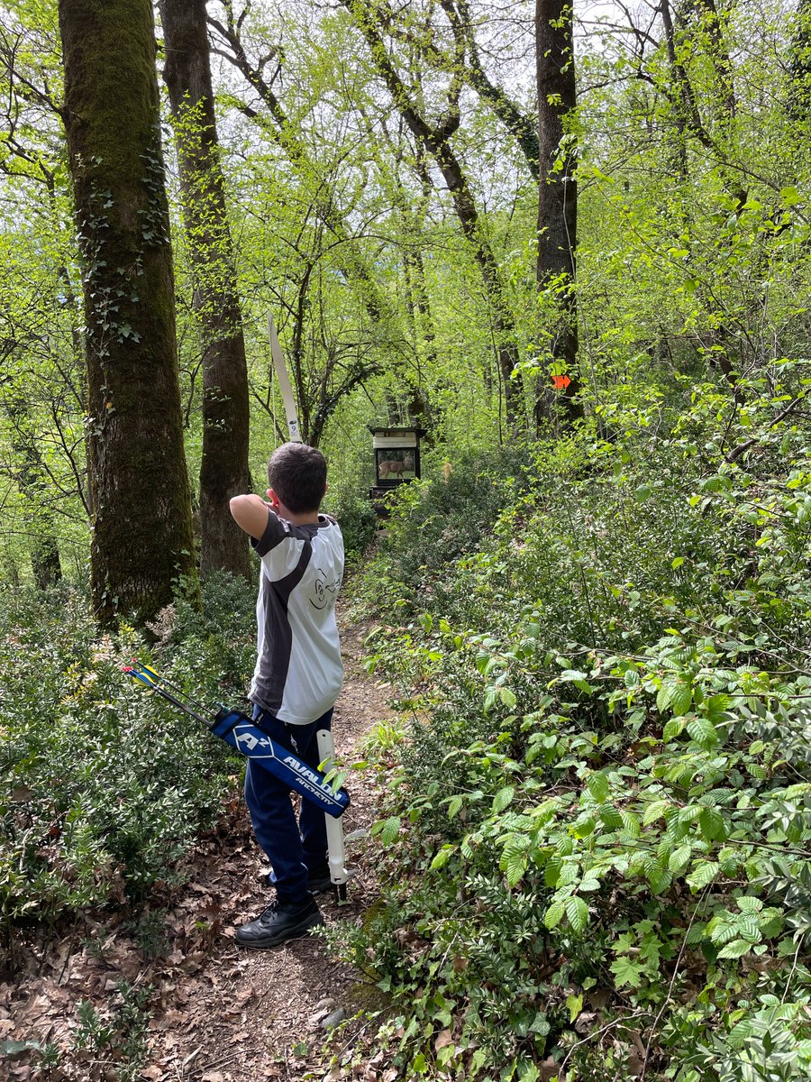 Aprés midi en plein air, premiere manche de mon grand en extérieur, résultat P2, trop fier! #archery