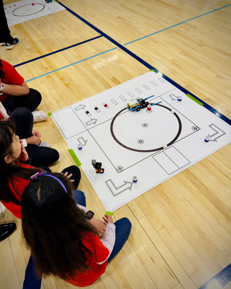 EPISD Elementary and PreK-8 schools showed up to compete at the EPISD Elementary Robotics!! Way to go, @ELPASO_ISD! 🥳🎉🎊We celebrate and recognize the hardwork, time, dedication, and commitment of students, parents, community volunteers, and teachers for their active