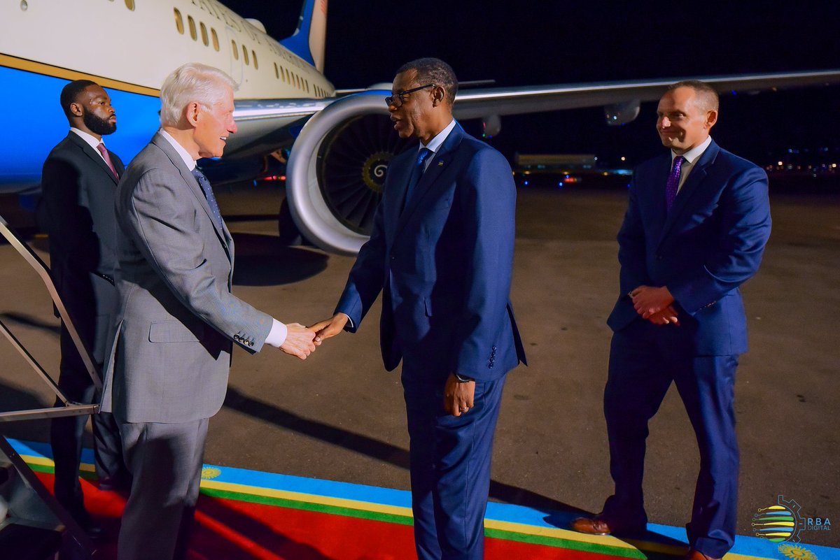 PHOTOS:

Former US President Bill Clinton has arrived in Rwanda to attend #Kwibuka30 

He is received by Gen (Rtd) James Kabarebe Minister in charge of regional cooperation and one of the young RPA soldiers who took arms and stopped the Genocide 30 years ago. 

#US #Rwanda