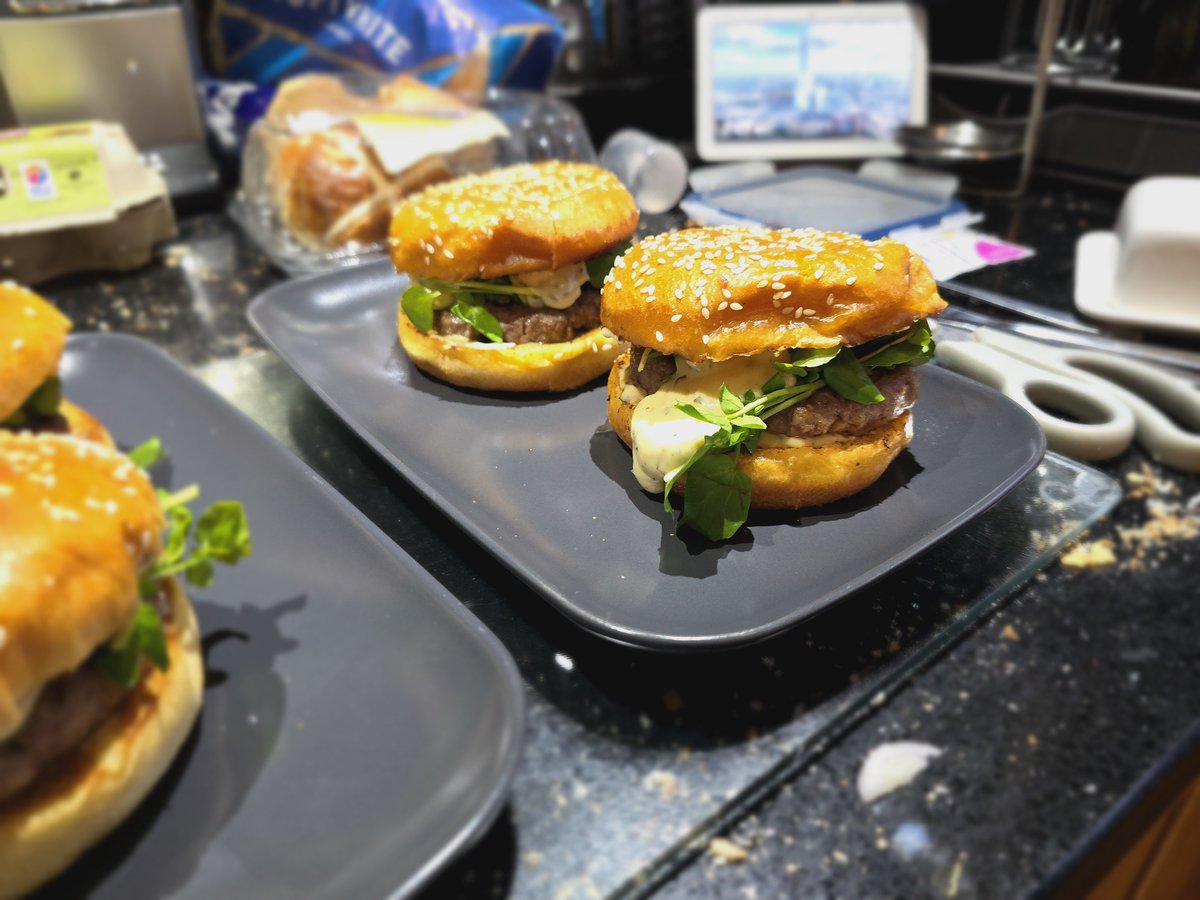 Burgers with bearnaise sauce and watercress.